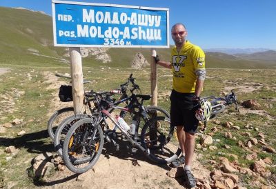 Phil Hurcom Cycling on the  tour with redspokes